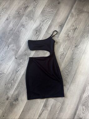 plt black cut out dress PrettyLittleThing | Dresses | Pretty Little Thing Mini dress Size:Small (4/6) BTS 6/8/24 Club Facilities | Oxford making movement Sleek slinky